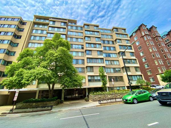 $2,695 / 1br - 772ft2 - Fantastic Spacious Sunny 1 bedroom in Foggy Bottom. Utilities included (Foggy Bottom / West End)63822292658177120
