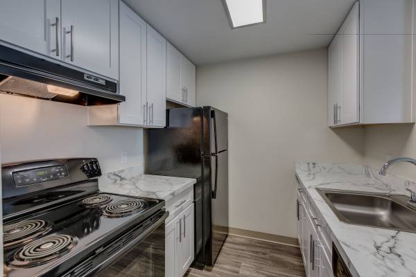 $1,649 / 1hab - 665ft2 - 🌟 Acogedora casa de 1 habitación – ¡Piso superior, piscina climatizada, gimnasio y sala de paquetes! 📦💥 (Everett, Mukilteo, Lynwood, Mill Creek)63808130963073120