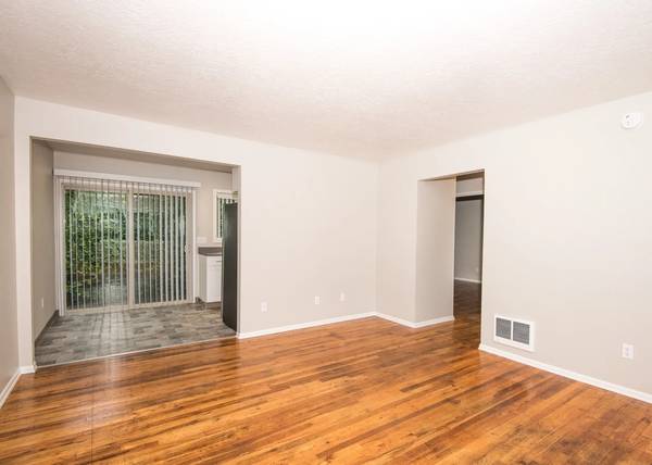 $1,699 / 2br - 884ft2 - Terrific Townhome Two-Bedroom ~ Available Now! (Portland, Creston-Kenilworth)63831463731587122