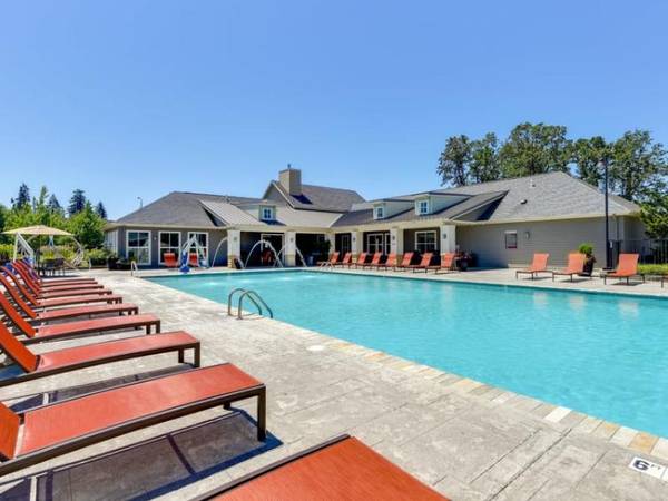 $1,895 / 2br - 1150ft2 - Public Transportation, Coat Closet(s), Linen Closets, Onsite Dog Park (Wilsonville- The Grove)63956788837634124