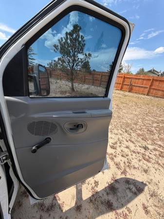 2006 Ford E350 16ft - Photo 3