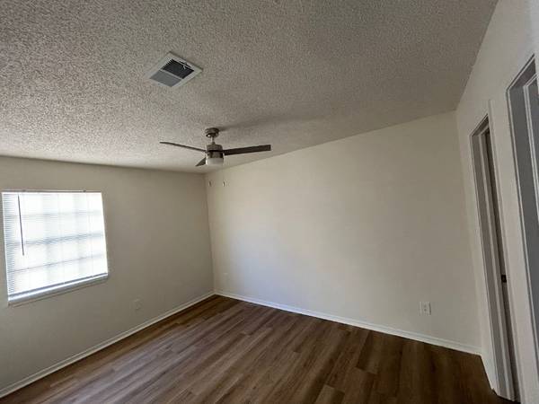 $1025.00 / 2br - 850ft2 - Fully Renovated 2-Bedroom Apartment with 2 Baths for Rent!63982129961091122