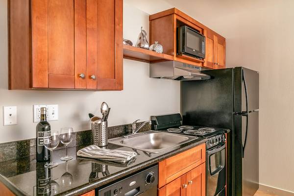 $1,325 / 1br - Efficient & Stylish – Cozy Unit w/ Big Personality @Irvington Gardens! (NE Portland, Lloyd District, Irvington)63956504210947121