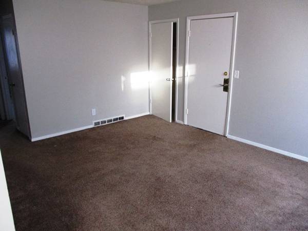 $905 / 2br - 2 Dormitorios Normales (1506 Ensign)63700508690433123
