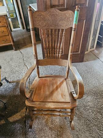 OAK ROCKING CHAIR 1