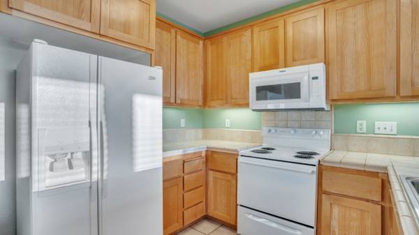 $1,500 / 2br - Welcome to your new home! This great unit is located on the 2nd floor of a newer (Oakland)64030488745089124