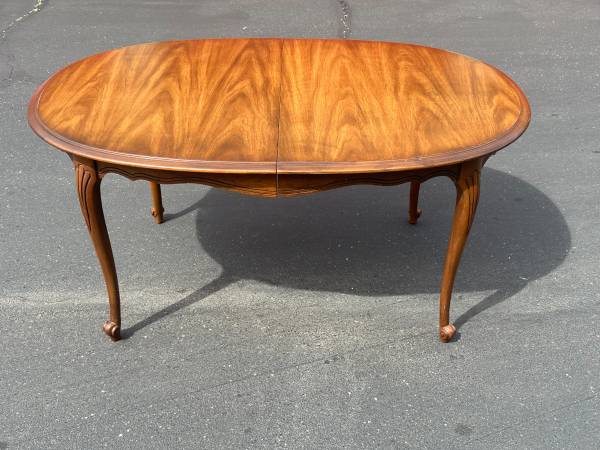 mesa con una hoja - $350 (modesto)63470292649347122