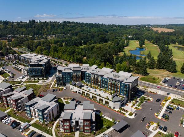 $1,799 / 1br - 547ft2 - Gorgeous modern 1bed 1bath~views of the Rainer & Golf Course - Kent! (Kent, Auburn, Renton)63808107375745120