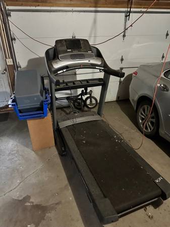 Like new treadmill 1
