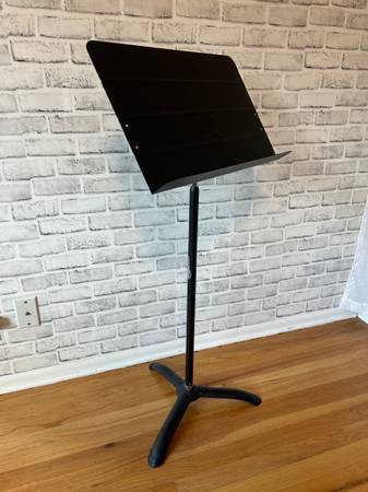 Sturdy metal, adjustable music stand LIKE NEW condition- Amazon Basics 1
