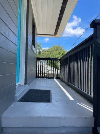 $2050.00 / 2br - 633ft2 - Charming 2BR/1BA Upstairs Garage Apartment in Euclid-St. Paul’s – Pet64002492373377120