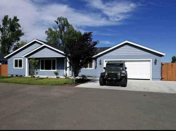 Beautiful 3bedroom 2 bath House 1