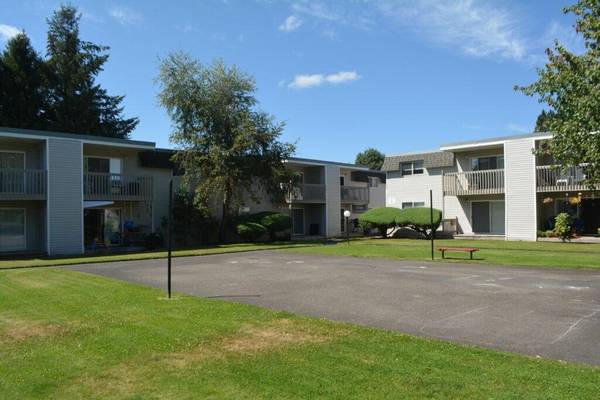 $1,235 / 2br - 825ft2 - Public Transit Nearby, Security Guards On Site, Rec Room64031312365187120