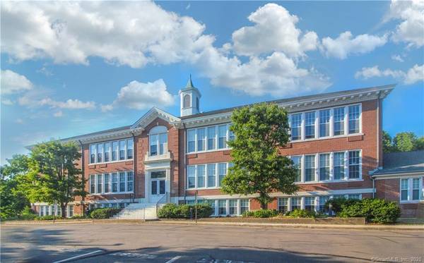 $1,740 / 1br - 682ft2 - Spacious 1 Bedroom 1 Bathroom First Floor Unit (Westport)64010333133698120