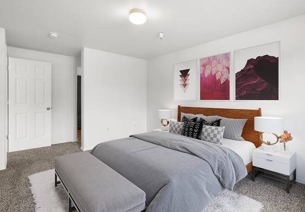 $1,635 / 2br - 946ft2 - Pet Friendly! Oversized Windows! Full Sized WD in each Apt! (Progress Ridge)63777362658691121