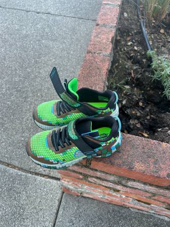 Size 2 kids minecraft shoes 1