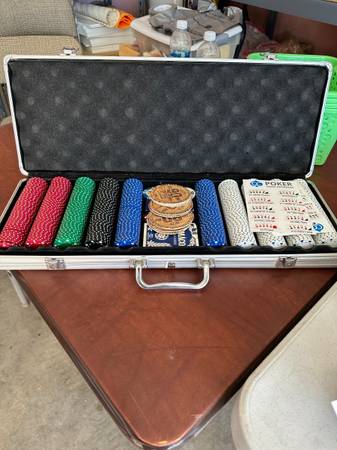 POKER CHIPS - NO E-MAIL ME 1