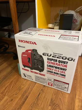 Honda EU 2200 -Watt Single Fuel (Gasoline) Inverter Generator 1