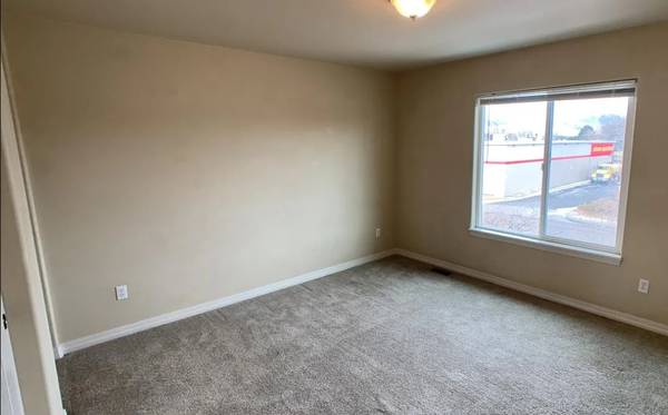 $650 / 3br - Huge Townhome w/ 1 bedroom for rent (Colorado Springs)63687172151427121