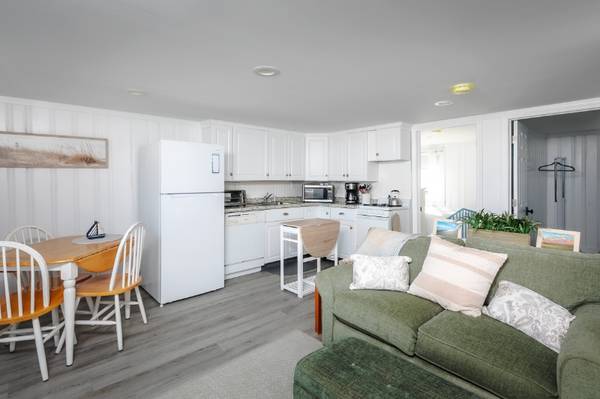 $2200.00 / 2br - 500ft2 - 14 Atlantic Avenue Unit 363932058881154121
