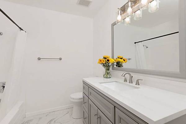 $535 / 1br - Bright Master Bedroom Available (Killeen)63843414582275123
