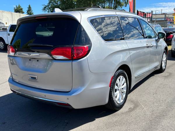 2017 Chrysler Pacifica//beautiful van for a great price - $6,999 (CLEAN TITLE // AMAZING DEAL!!BEST PRICES IN TOWN GUARANTEED)63618484075649122