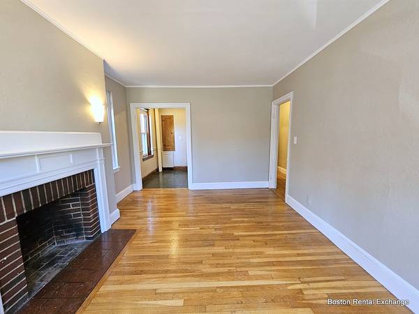 $2,600 / 1br - ♦ ¡SOLAR DE 1 DORMITORIO A PASOS DE DAVIS SQUARE! ¡CALEFACCIÓN INCLUIDA! (Somerville - Davis Square)63931250793986124