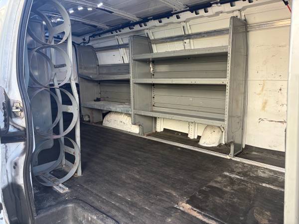 2012 Chevrolet express 3500 extended - Photo 5