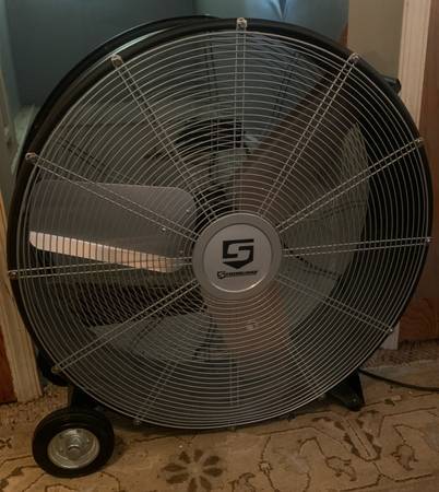 Strongway 30-inch fan 1