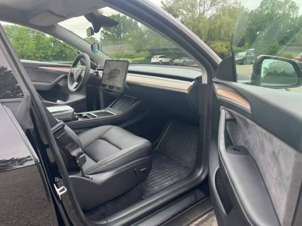 2025 Tesla Model Y Long Range 7 asientos AWD - $35,500 (Flushing)63618007126275124