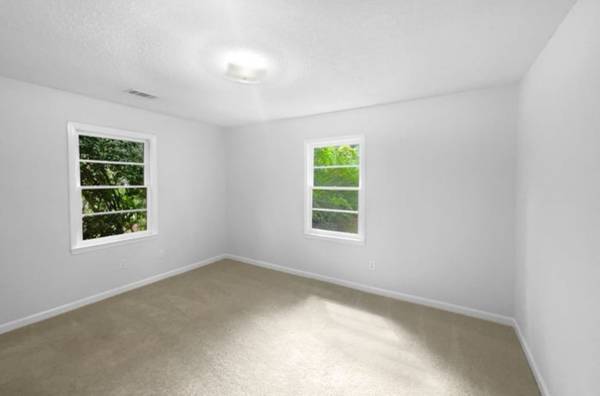 $800 / 3br - 1011ft2 - All Mercedes, Volvo, Amazon, Nurses, Boeing, and Retirees Welcome (Summerville)64015947565570120