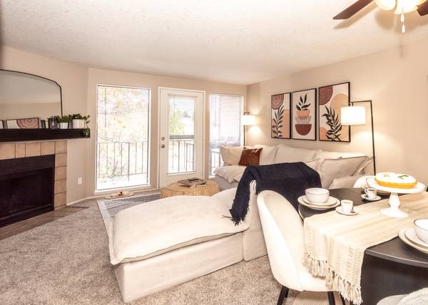 $1,620 / 2br - 906ft2 - Planta Baja, ¡Patio Privado! ¡$500 de descuento en el primer mes de alquiler! (Beaverton)63956647626627123