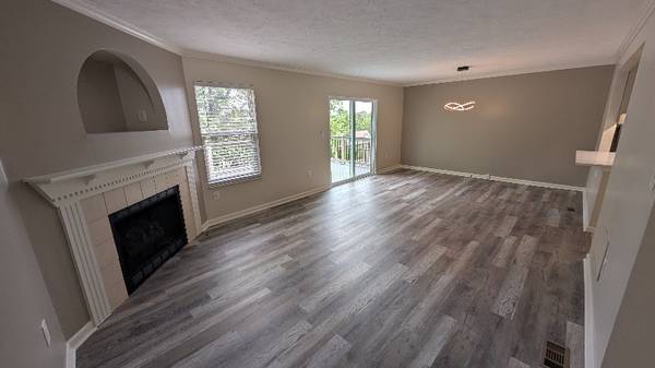 $2950.00 / 3br - 2175ft2 - Spacious end unit townhouse 3 bed/3.5 bath near downtown (2,175 sqft)64013372139777120