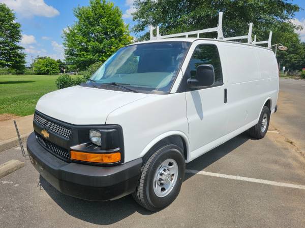 2014 CHEVROLET EXPRESS 3500 ESCALERAS Y CAJONES 1 DUEÑO CARFAX - $12,700 (MURFREESBORO)63624935983745122