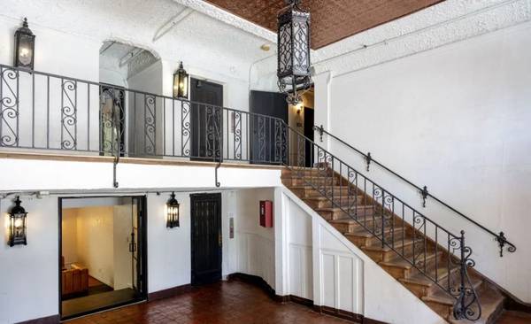 $1,650 / 387ft2 - Affordable Hollywood Studio | Prime Location Near Walk of Fame (Hollywood)63774460471937122