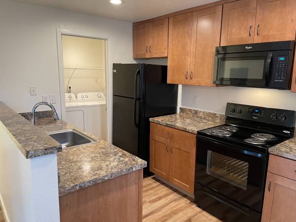 $2,295 / 2br - 1027ft2 - Price Drop On Your Dream Home In Lake Oswego (Lake Oswego, OR)63820763265665122