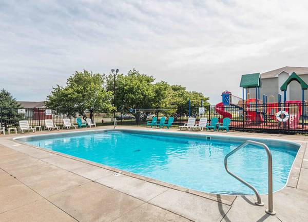 $1,250 / 2br - 953ft2 - Our Residents STAY! Ask me why!! (1000 East 17th Street, South Sioux City, NE)63846412427395124