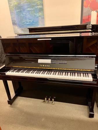 YAMAHA UX10 UPRIGHT PIANO...EXCELLENT CONDITION 1