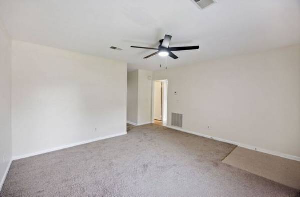 $1,000 / 2br - 950ft2 - Beautiful 2bed 1bath home (Summerville)64016106757505124