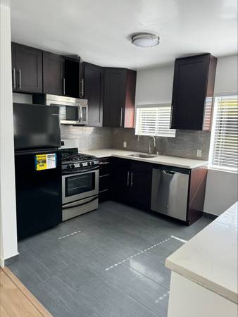 $1,900 / 1br - 650ft2 - Refrigerator, Gas Range, Ceiling Fan (Los feliz)63662653747841123
