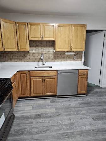 $2,150 / 2br - 880ft2 - Condo for Rent available Now (Edison)63762872244609121