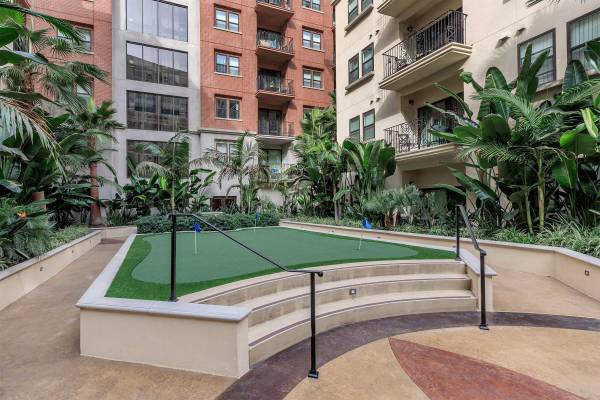 $2,909 / 2br - 964ft2 - Soaking Baths, Refrigerator (1026 S Broadway, Los Angeles, CA)63912983320322122