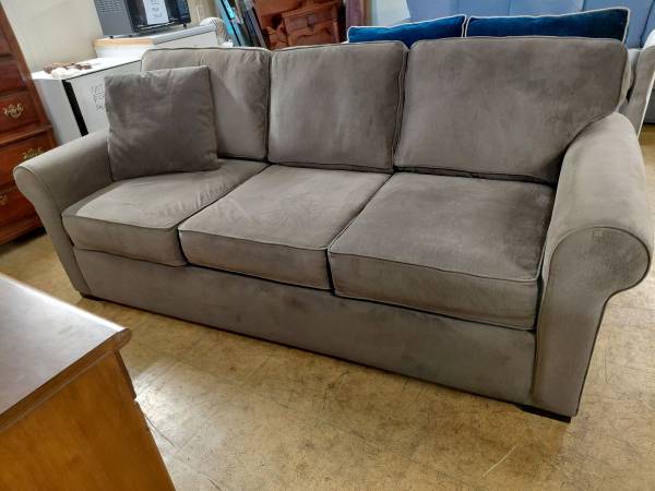 GREY SLEEPER SOFA $195 1