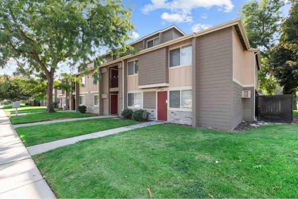 $1,960 / 3br - 1875ft2 - Open Floor Plans, Laundry Facility, Pet-Friendly, Baseboard Heaters63794895482883122