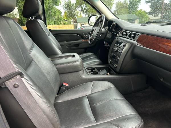 2011 GMC Yucon XL Automatic 4X4 - $6,500 (Denver)63612398576385124