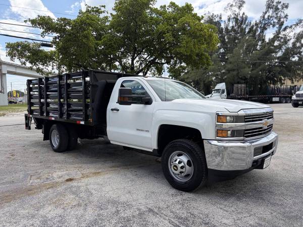2016 Chevrolet SILVERADO 3500HD DRW - Photo 2