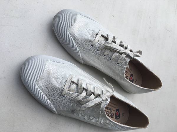 SHOES Size 9 W (BOBS) 1