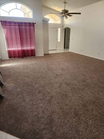 $900 / 3 habitaciones - 1795 pies² - Se necesita compañero de cuarto para compartir casa de 3 dormitorios y 2 baños recién remodelada (Desert Foothills)63470394024707124