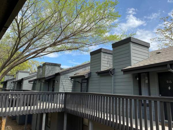 $1,200 / 2br - 1023ft2 - Enjoy the Wooded Views from your Private Deck or Patio (Union Schools)63806118714113124