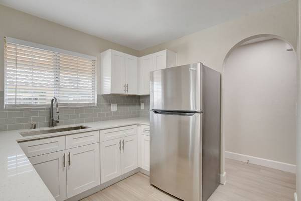 $1,685 / 2br - 1035ft2 - Modern 2 Bedroom w/ Balcony, W/D – Resort-Style Living at Breakers (Las Vegas)63859499310209122